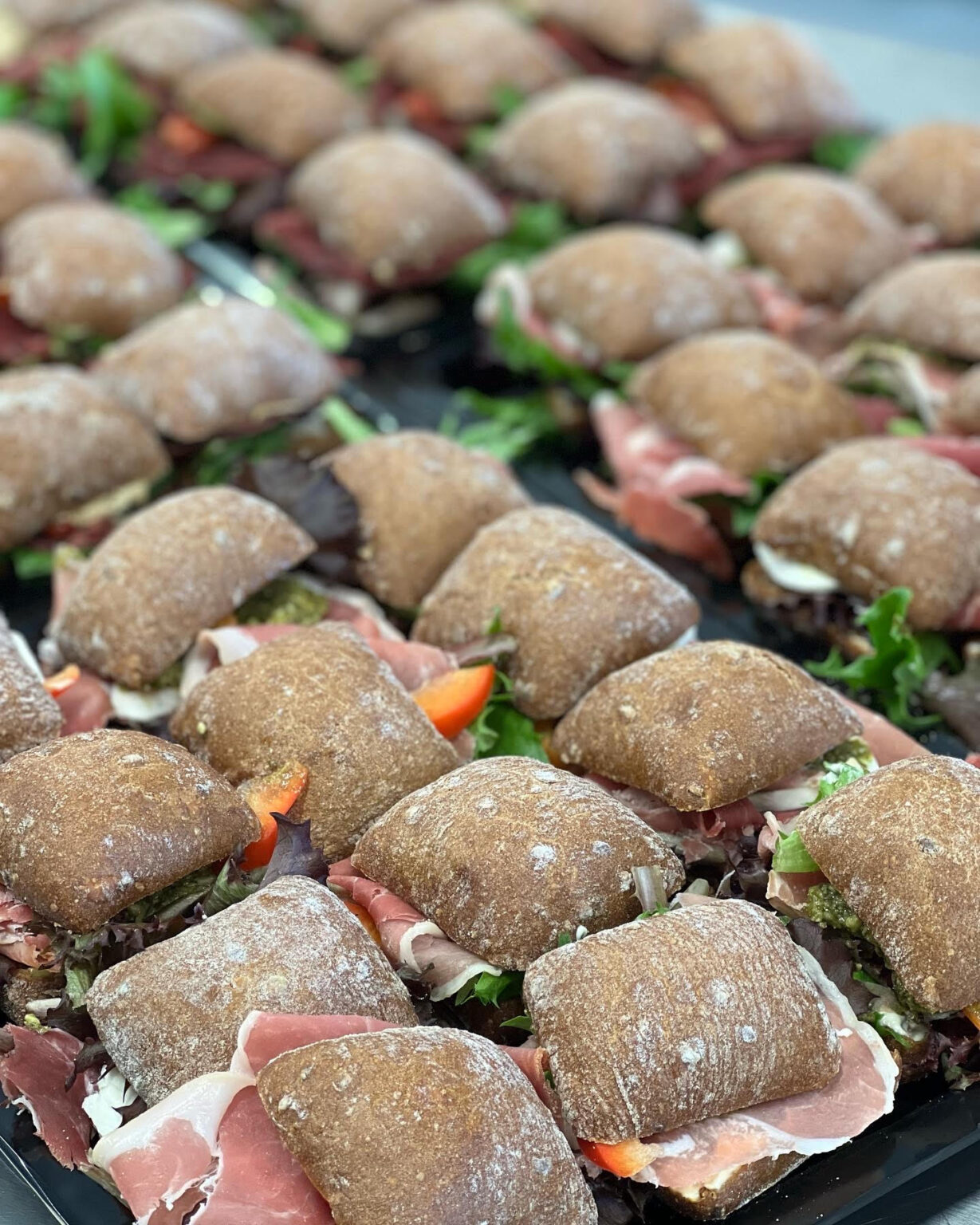 SANDWICH &amp; SMØRREBRØD i Odder. Stort udvalg af lækker smørrebrød.